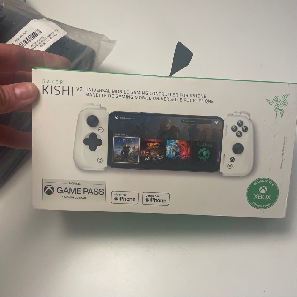 NWT Sealed Razer Kishi V2 Mobile Gaming Controller For IPhone (Lightning) Xbox